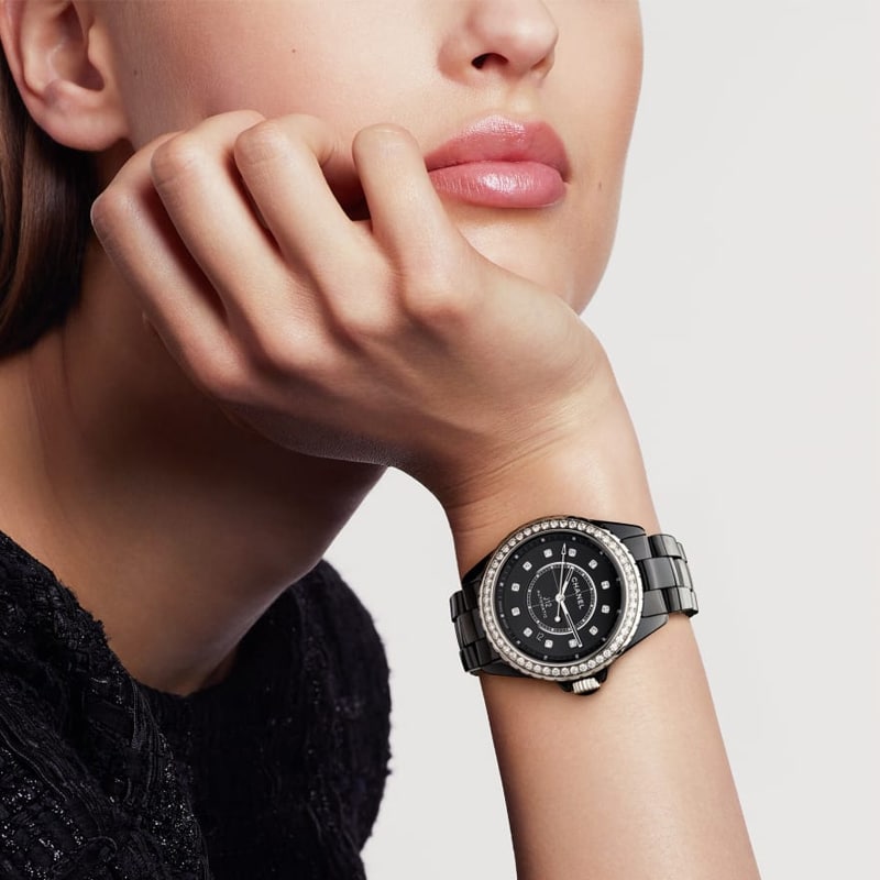 Chanel J12 Diamond Bezel H6526 – El Cronómetro
